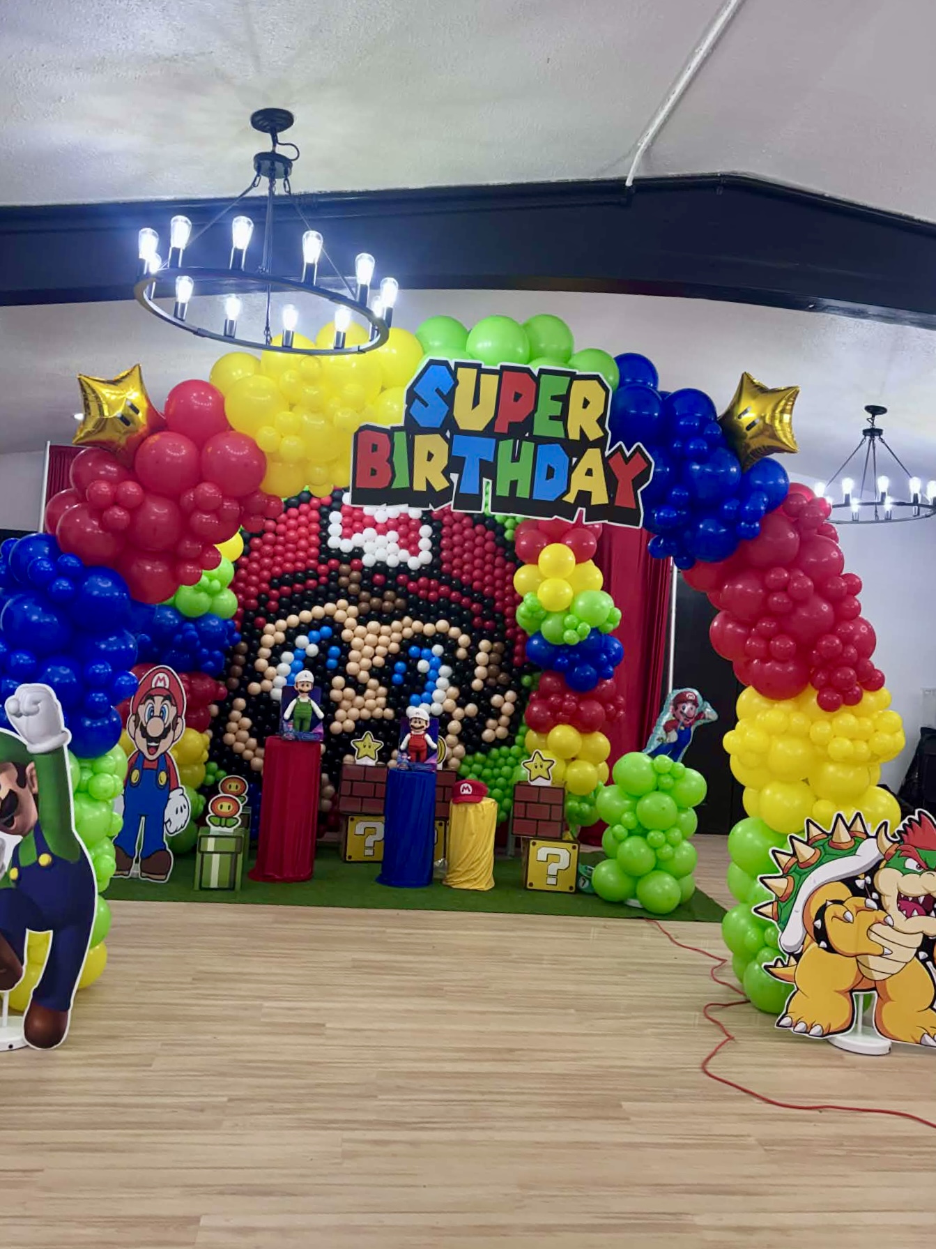 Super Mario balloon mosaic