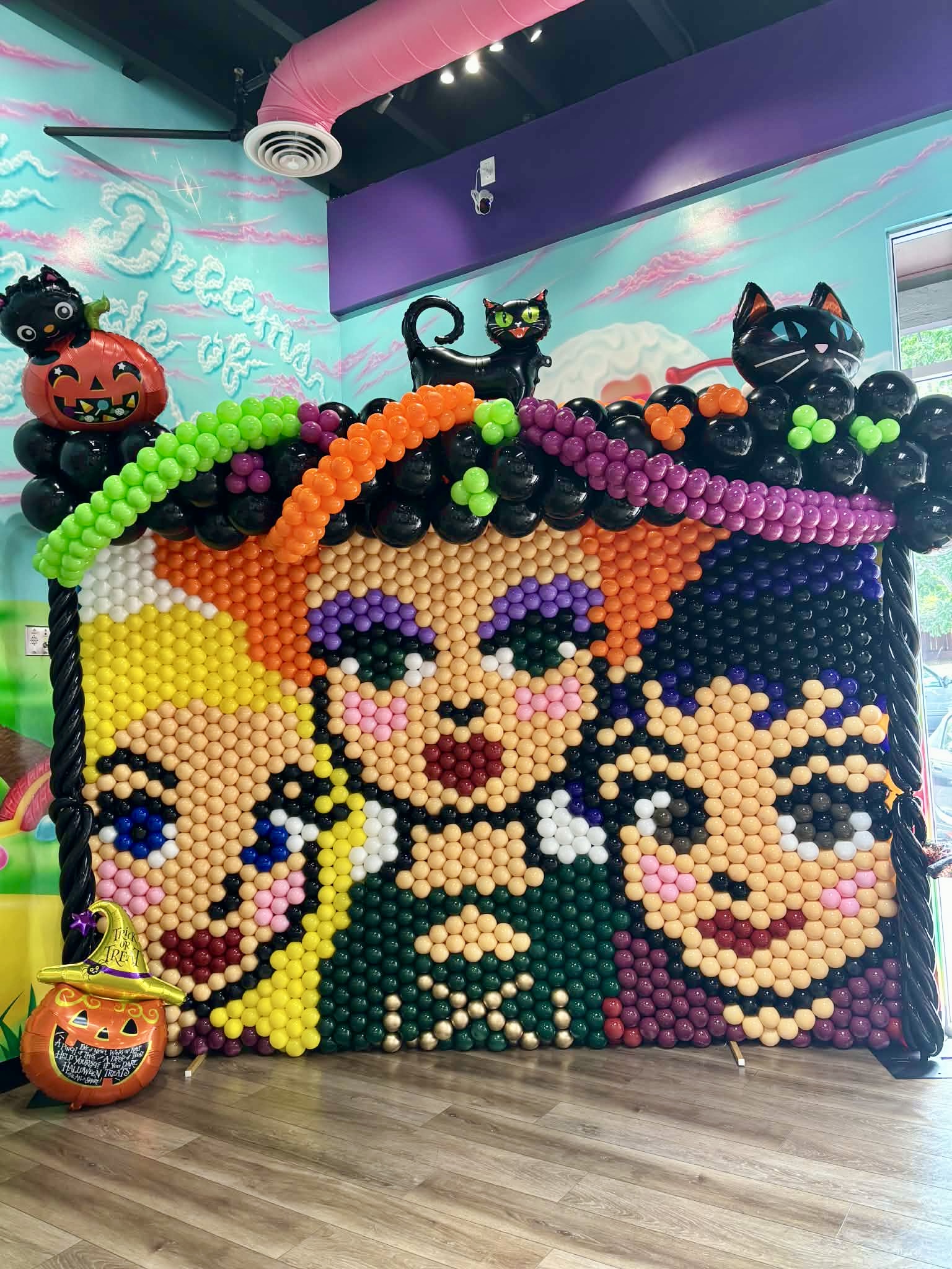 Halloween Hocus Pocus balloon mosaic